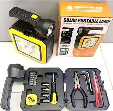 LINTERNA SOLAR LED PORTATIL + KIT DE HERRAMIENTAS